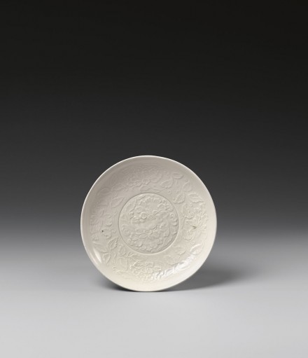 A MOULDED DINGYAO WHITE PORCELAIN DISH