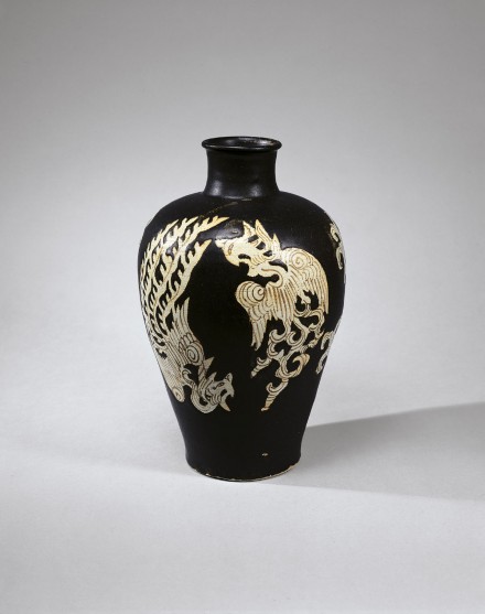 A JIZHOU BLACK-GLAZED STONEWARE ‘DOUBLE PHOENIX’ MEIPING