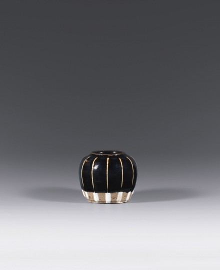 A MINIATURE WHITE-RIBBED BLACK-GLAZED STONEWARE JAR