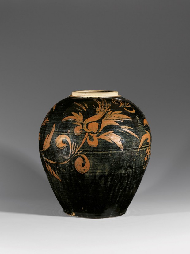 A LARGE RUST-BROWN PAINTED BLACK-GLAZED STONEWARE JAR