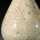 A CARVED WHITE-GLAZED CIZHOU STONEWARE VASE (YUHUCHUN PING)