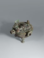 An Archaic Bronze Ritual Covered Tripod Pouring Vessel (Yi Ding)