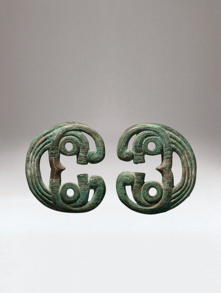 A PAIR OF ARCHAIC BRONZE HORSE BRIDLE ORNAMENTS