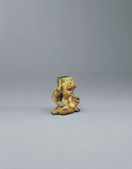 AN INLAID GILT BRONZE BEAR