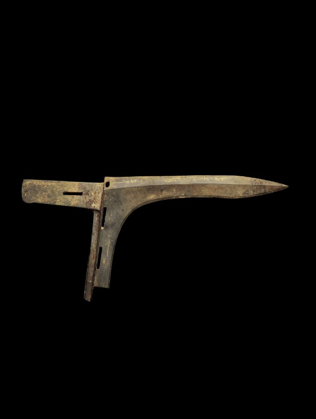 An Inscribed Archaic Bronze Dagger-Axe With Gold Inlay (Ji)