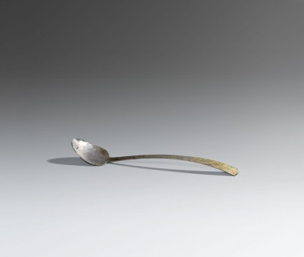 A PARCEL-GILT SILVER TEA SCOOP (ZE)