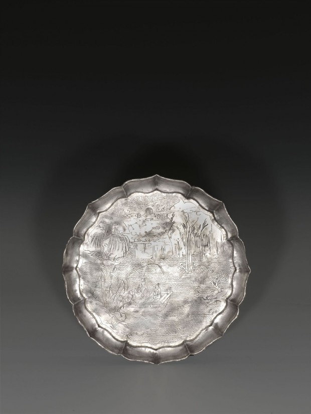 A CHASED SILVER ‘RED CLIFF’ PICTORIAL DISH
