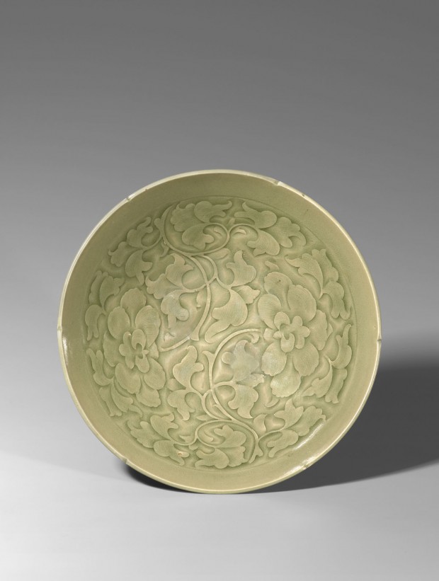 A CARVED YAOZHOU CELADON BOWL