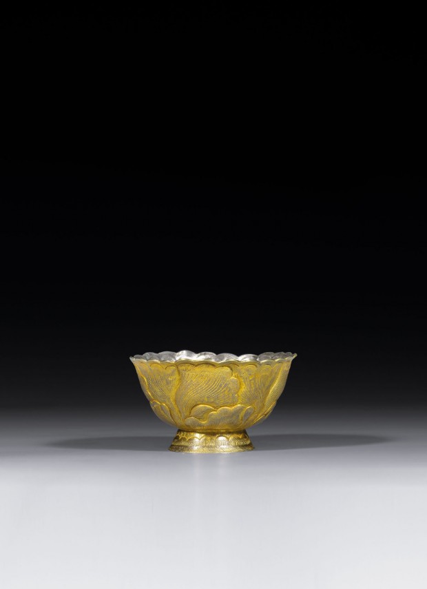 A GILT-SILVER FLOWER-SHAPED CUP