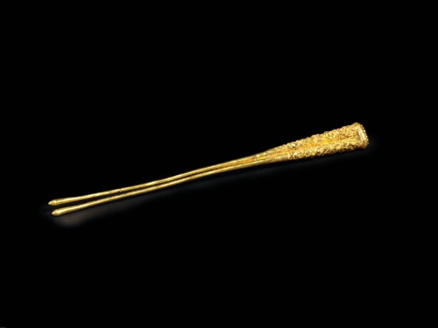 A GOLD HAIRPIN (CHAI)