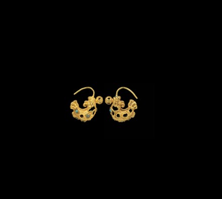 A PAIR OF GOLD DRAGON-FISH EARRINGS