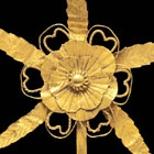 A PAIR OF CUT GOLD FOLIATE HAIR ORNAMENTS