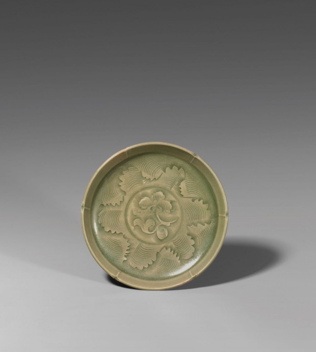 A CARVED YAOZHOU CELADON SMALL DISH