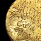 A CHASED GOLD DRUM-SHAPED PENDANT