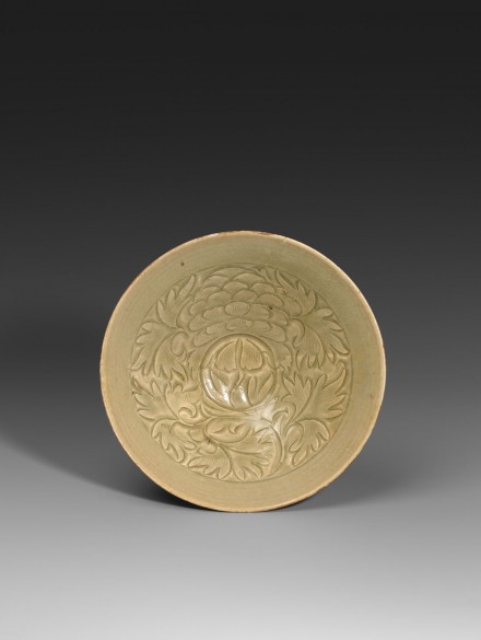 A CARVED YAOZHOU CELADON CONICAL BOWL