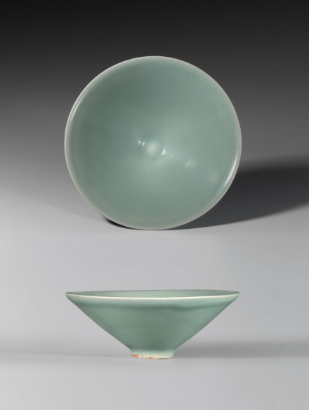 A LONGQUAN CELADON CONICAL BOWL