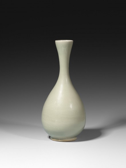 A ‘MOON WHITE’ GLAZED YAOZHOU CELADON VASE