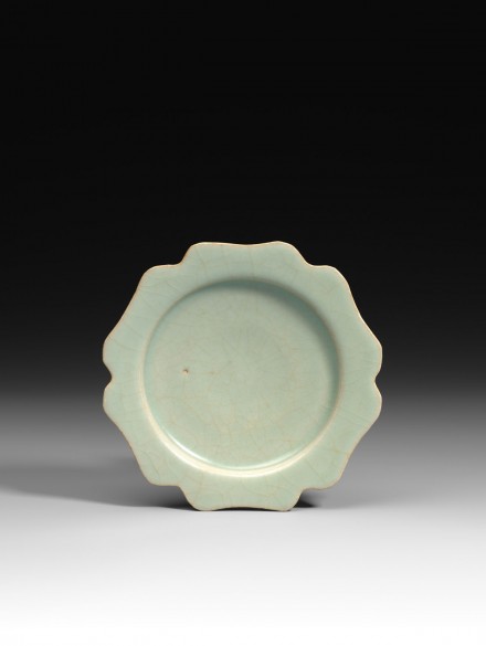 A LONGQUAN CELADON HEXAFOIL DISH