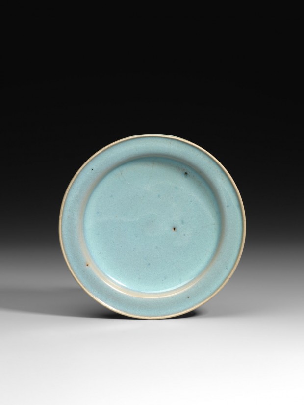 A BLUE-GLAZED JUNYAO CIRCULAR DISH (PAN)