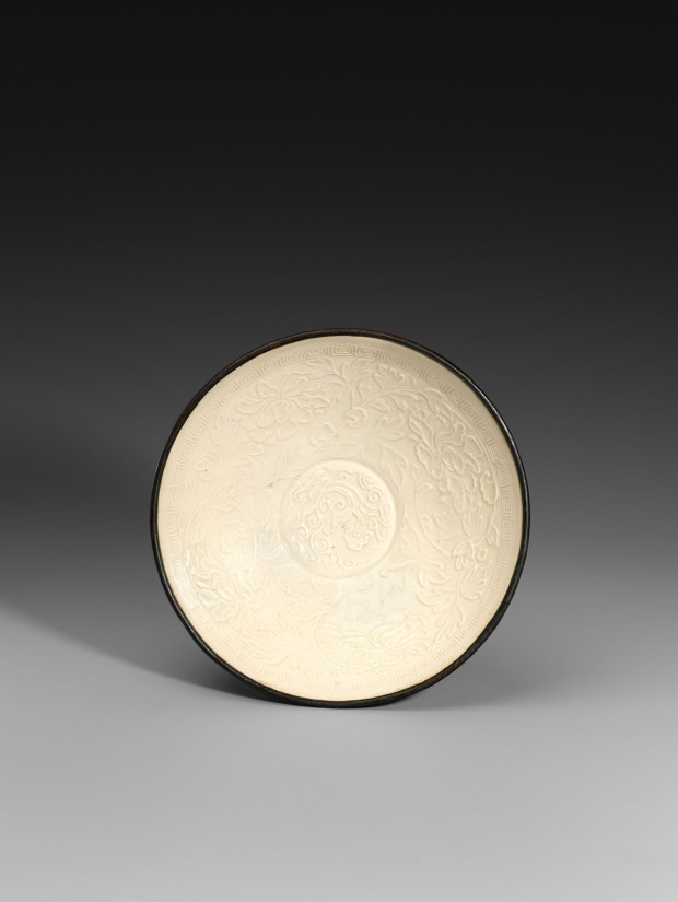 A MOULDED DINGYAO WHITE PORCELAIN BOWL