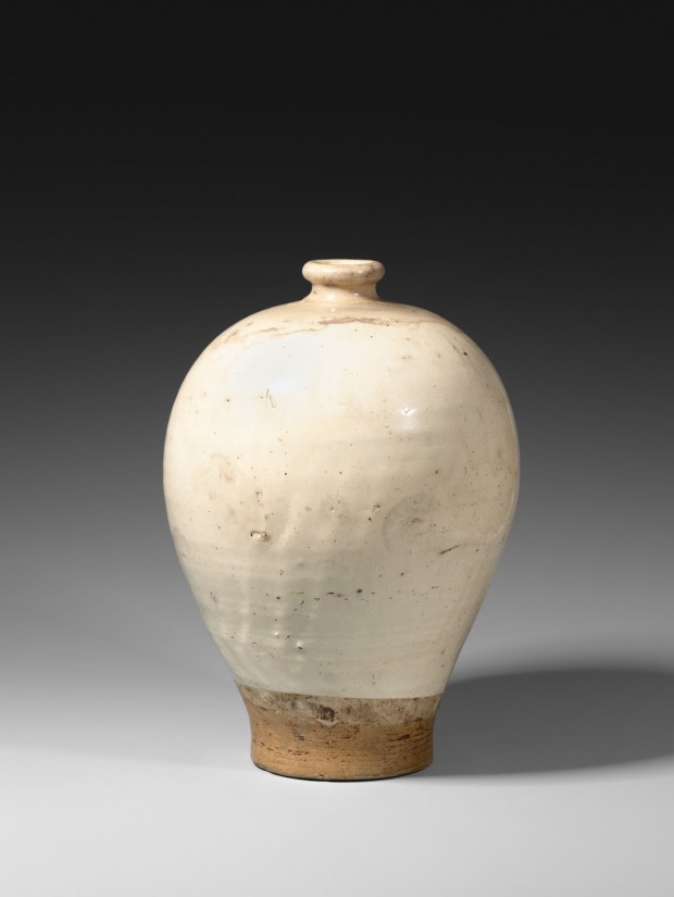 A LARGE WHITE-GLAZED CIZHOU POTTERY MEIPING