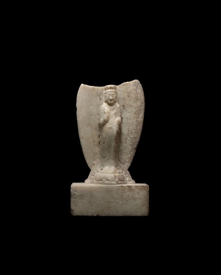 A SMALL WHITE MARBLE FIGURE OF AVALOKITESVARA PADMAPANI