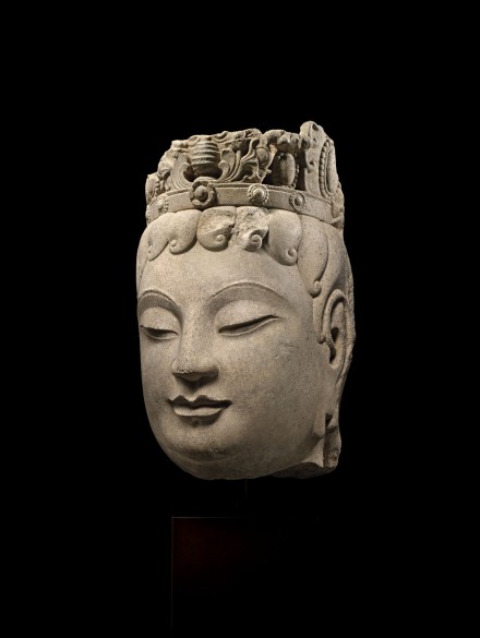 A MONUMENTAL LIMESTONE HEAD OF THE BODHISATTVA