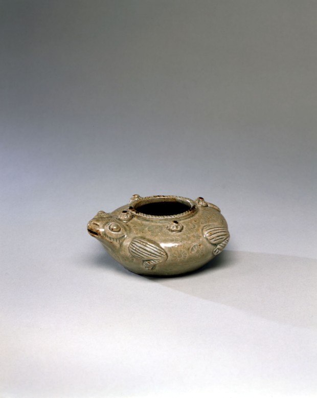 A FROG-SHAPED CELADON WATERPOT