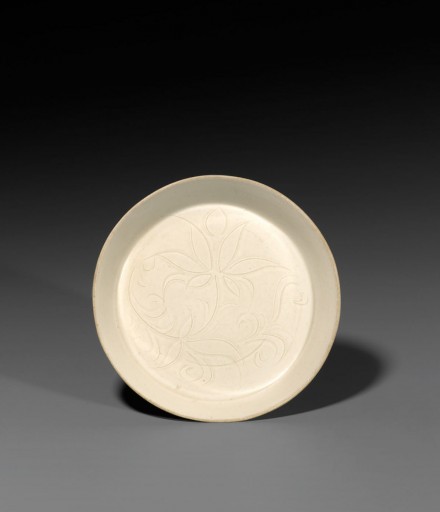 A CARVED DINGYAO PORCELAIN DISH