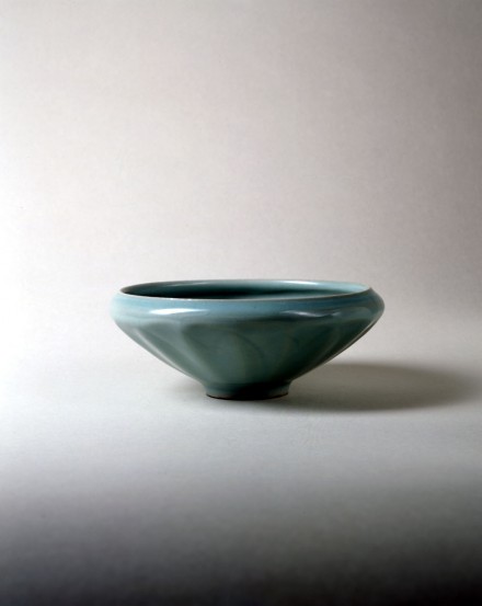 A LONGQUAN CELADON LOTUS PETAL BOWL (LIAN KOU WAN)