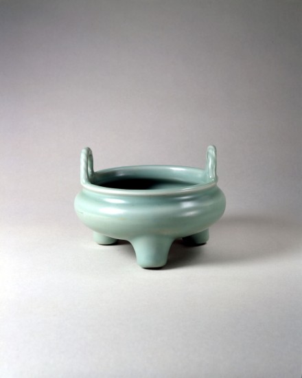 A LONGQUAN CELADON BRONZE-FORM TRIPOD CENSER