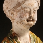 A SANCAI- AND-BLUE GLAZED POTTERY FIGURE OF A COURTESAN