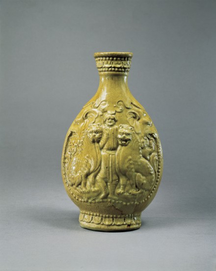A GLAZED POTTERY FLASK MOULDED WITH ‘FOREIGNERS’ AND LIONS