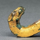 A JADE-INLAID GILT BRONZE ‘DRAGON’ BELTHOOK