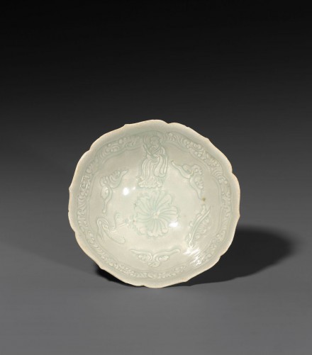 A QINGBAI GLAZED PORCELAIN BOWL