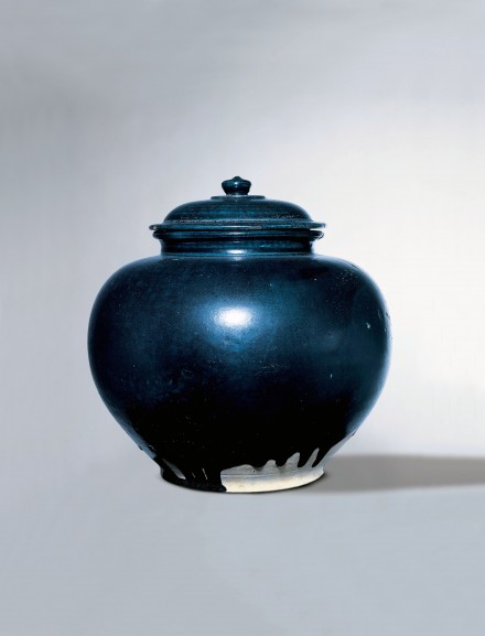 A LARGE BLUE-GLAZED POTTERY JAR AND COVER