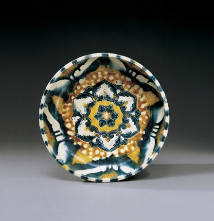 A SANCAI-AND-BLUE-GLAZED POTTERY BASIN