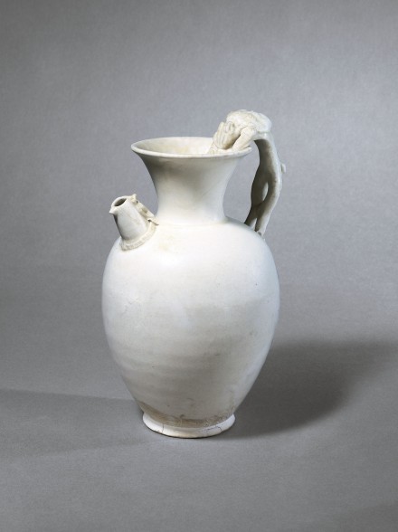 AN EARLY WHITE PORCELAIN EWER