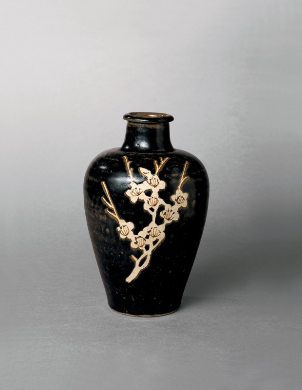 A JIZHOU BROWN-GLAZED PRUNUS-DECORATED VASE (MEIPING)