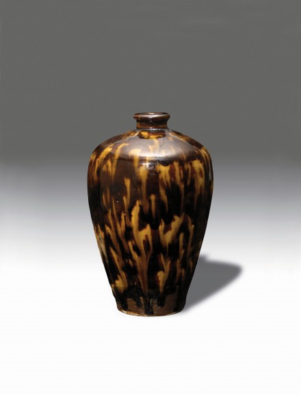 A ‘TORTOISE-SHELL’-BROWN-GLAZED VASE (MEIPING)