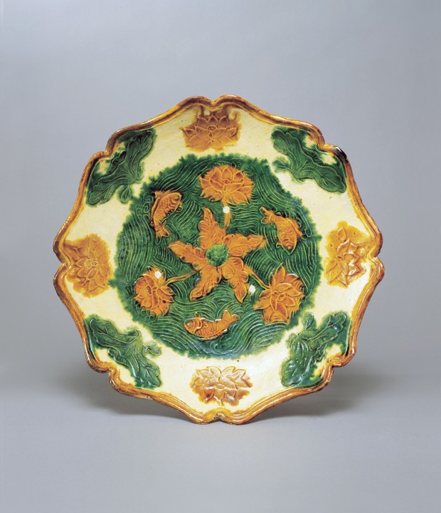 A LARGE SANCAI-GLAZED MOULDED DISH