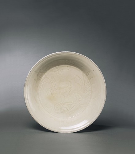A CARVED DINGYAO WHITE PORCELAIN DISH