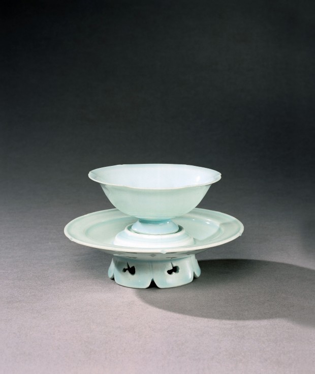 A YINGQING GLAZED PORCELAIN FLOWER-SHAPED WINECUP AND STAND