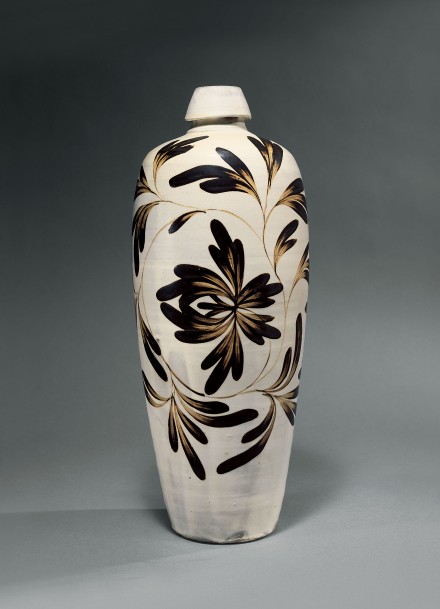A TALL PAINTED CIZHOU VASE (MEIPING)