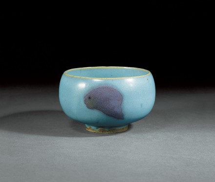 A PURPLE-SPLASHED BLUE-GLAZED JUNYAO BOWL