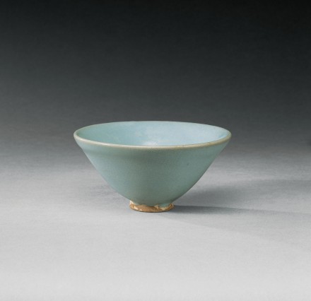 A PALE BLUE GLAZED JUNYAO CONICAL BOWL