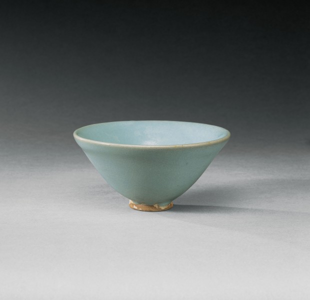 A PALE BLUE GLAZED JUNYAO CONICAL BOWL