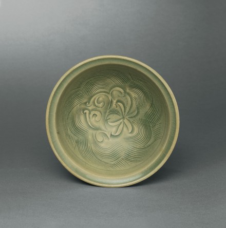 A CARVED YAOZHOU CELADON BOWL