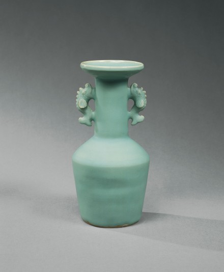 A LONGQUAN CELADON ‘KINUTA’ VASE