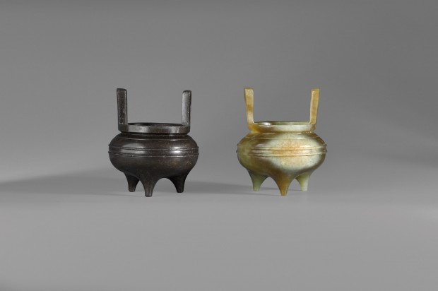 A SET OF TWO MINIATURE INCENSE BURNERS